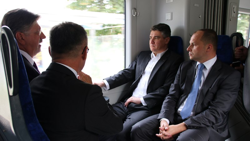 Predsjednik Vlade Milanović na prvoj redovitoj vožnji novog elektromotornog vlaka na liniji Dugo Selo – Zagreb 